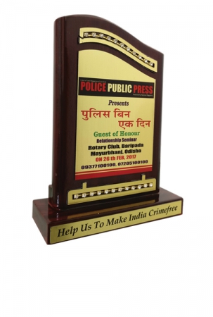 Diamond Studded Wooden Memento for Achievers of High-Stature